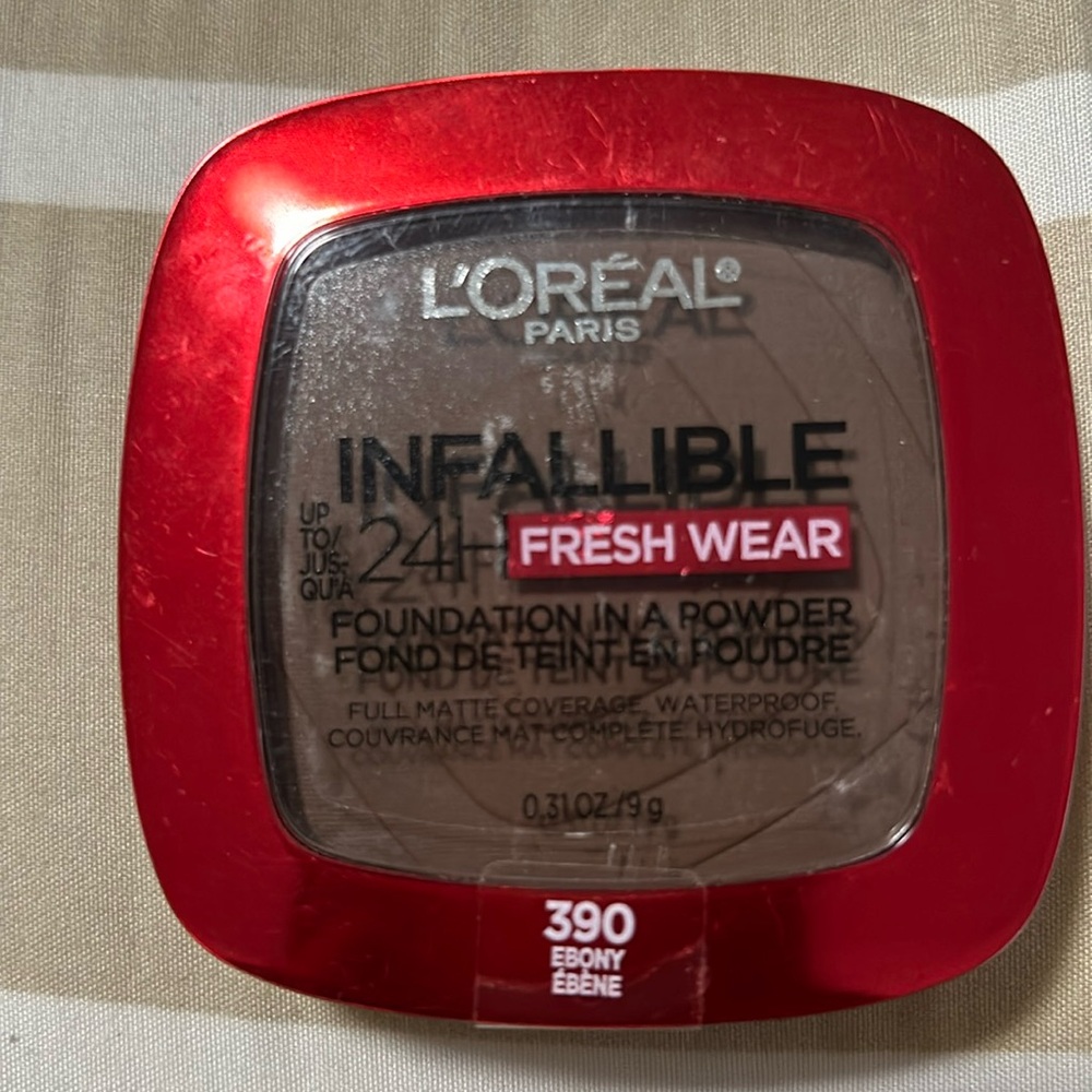 Foundation in power L’Oréal infallible fresh wear 390 Ebony new